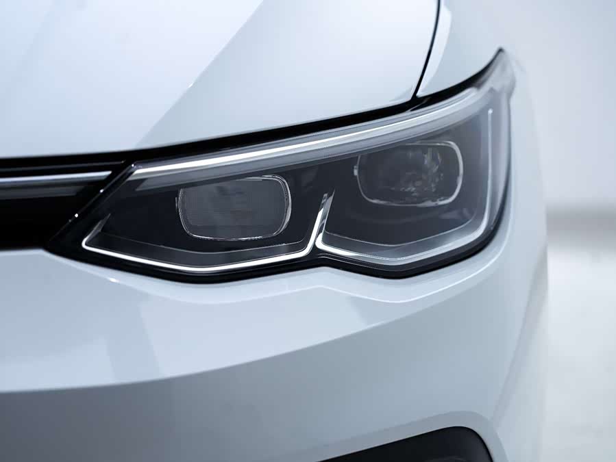 Volkswagen Golf 2023 car image #10