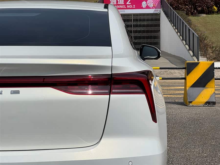 2022 car image #10