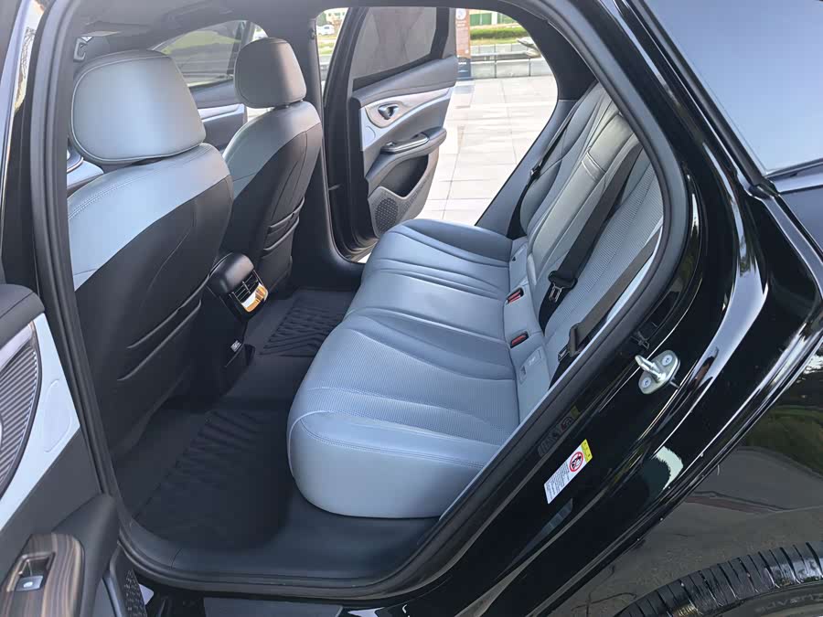 BYD Seal 2023 car image #10