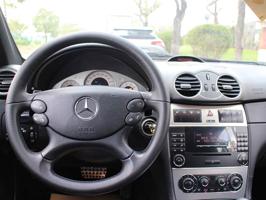 Mercedes-Benz CLK Class 2008 immagine di auto #10