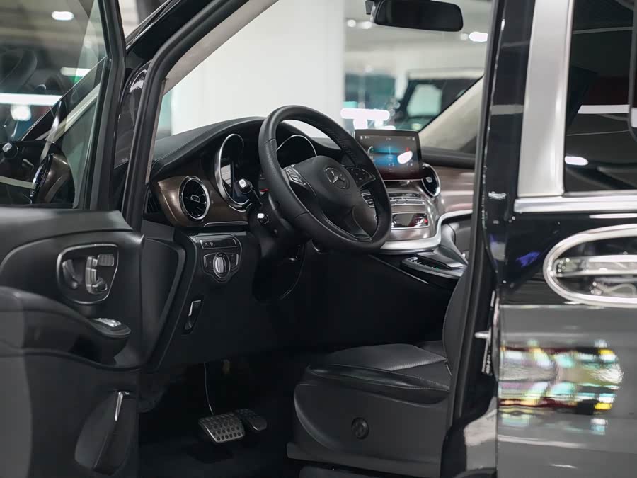 Mercedes-Benz V Class 2021 car image #10