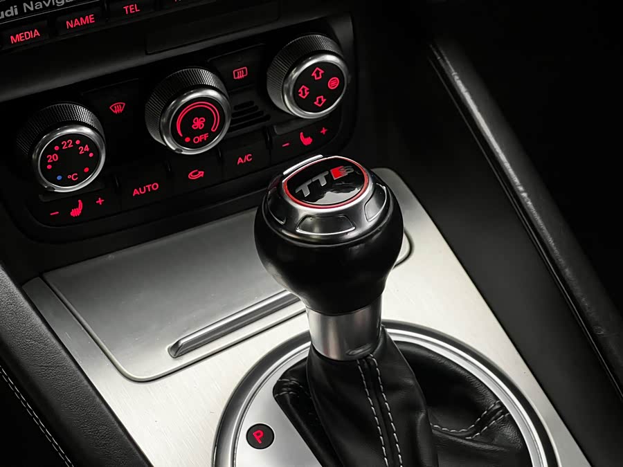 Audi TTS 2014 car image #10