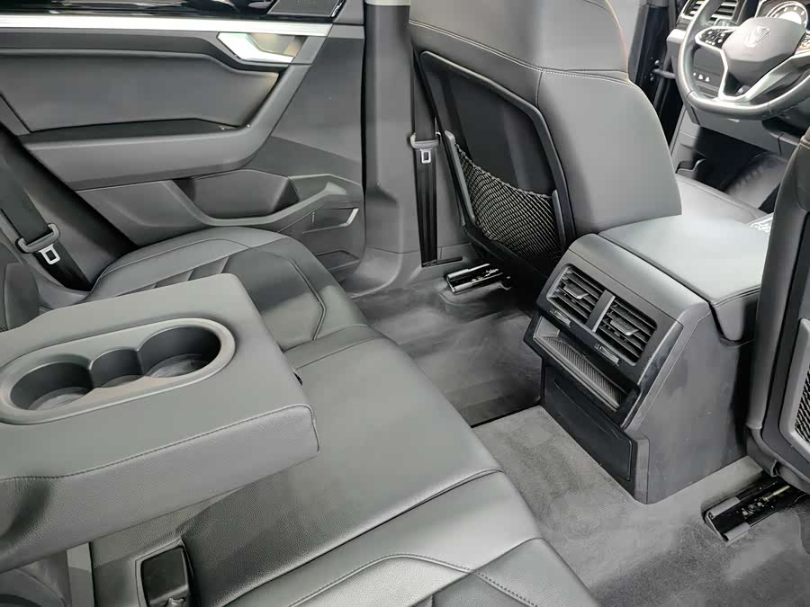 Volkswagen Touareg 2022 car image #10