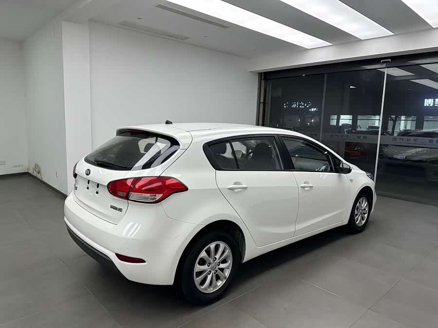 Kia Forte Koup 2015 car image #10