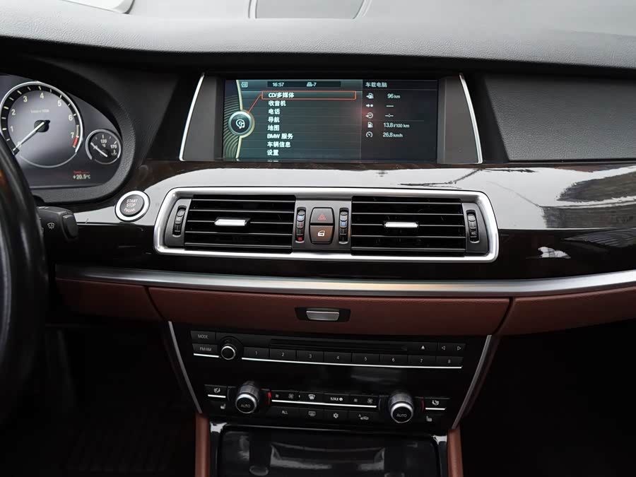 BMW 5 Series GT 2010 immagine di auto #10