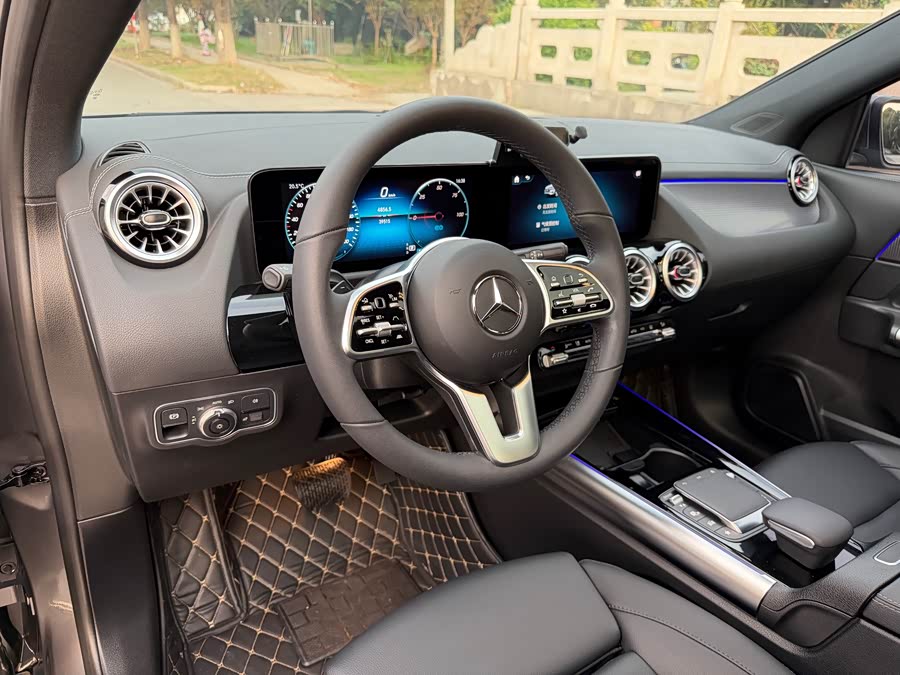 Mercedes-Benz EQA Class 2023 immagine di auto #10