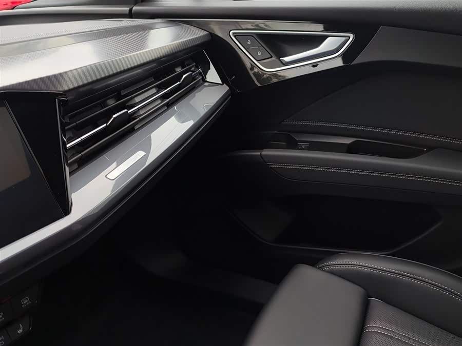 Audi Q4 e-tron 2024 #10 Audi Q4 e-tron 2024 صورة سيارة #10