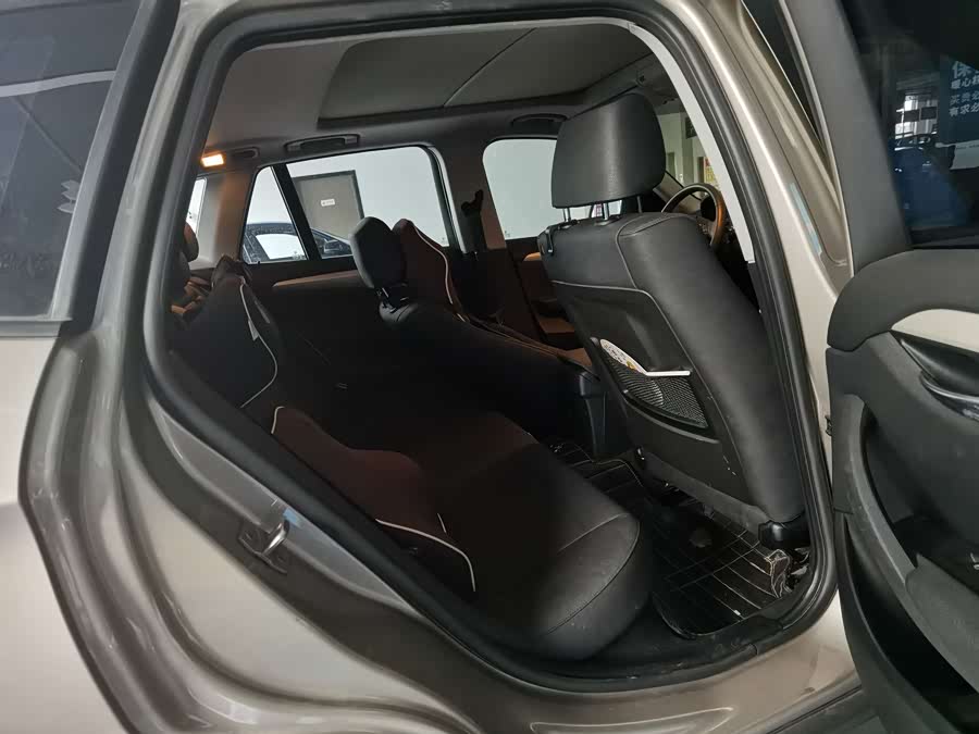 BMW X1 (Imported) 2012 car image #10