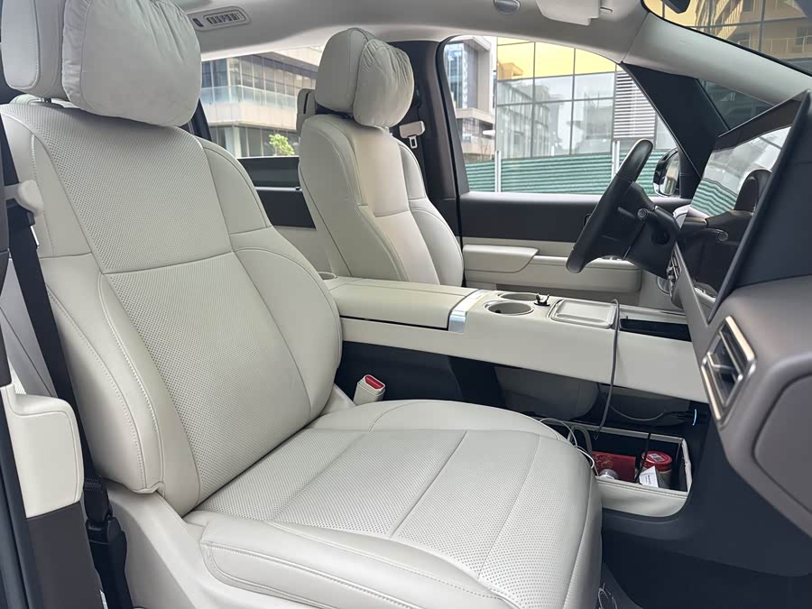 理想汽车 理想MEGA 2024 汽车图片 #10