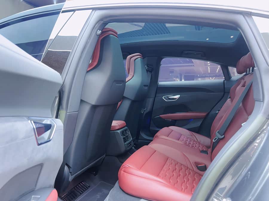 Audi e-tron GT 2024 car image #10