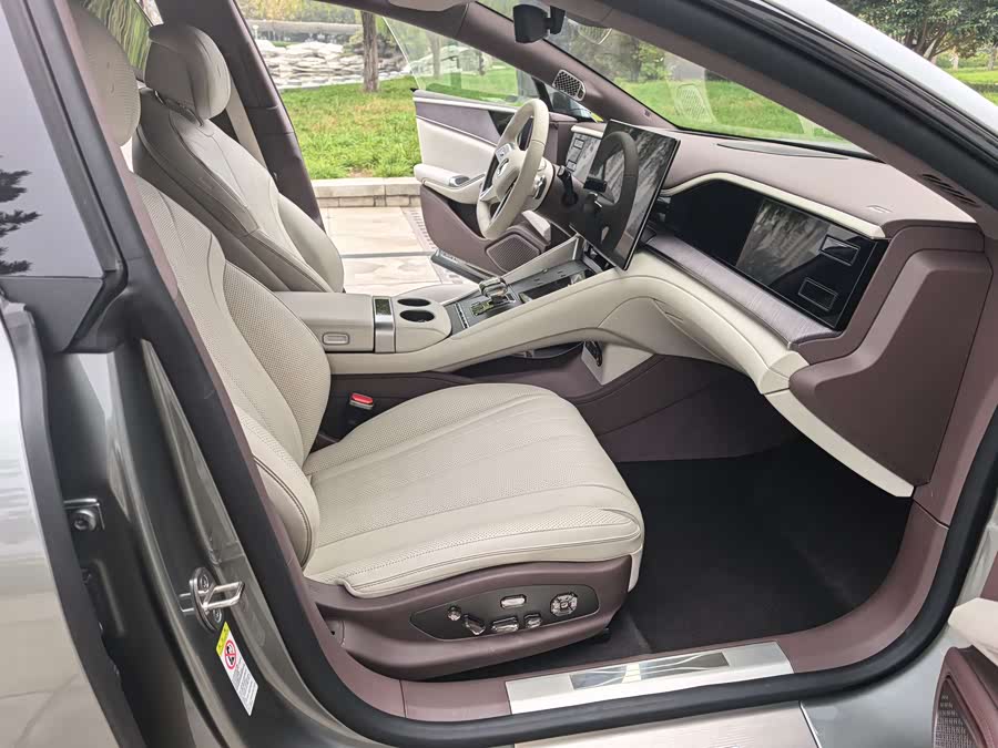 Denza Z9GT 2024 car image #10