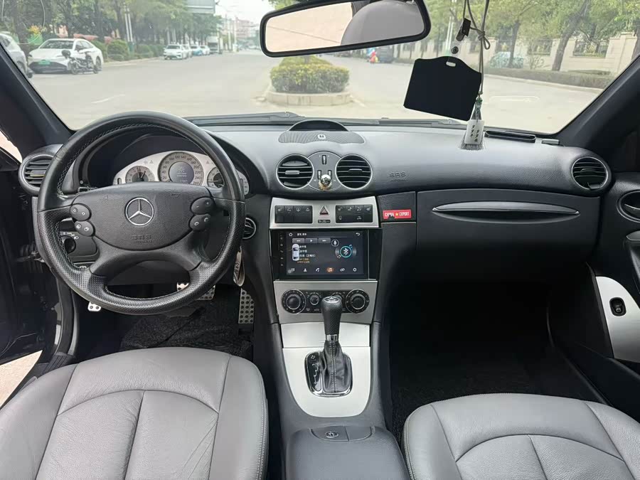 Mercedes-Benz CLK Class 2009 car image #10