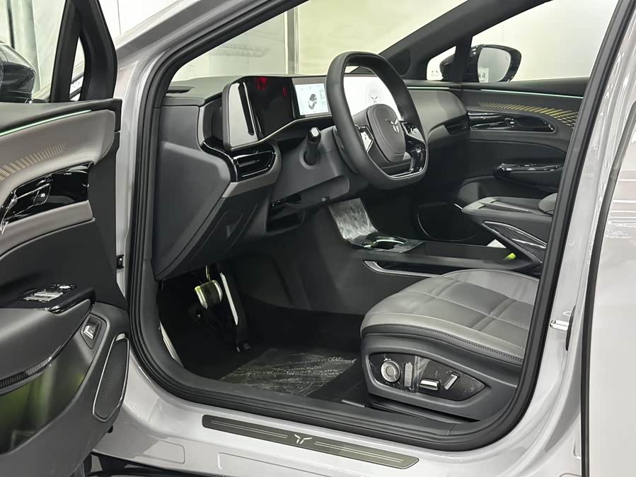 HongQi EH7 2024 #10 HongQi EH7 2024 car image #10