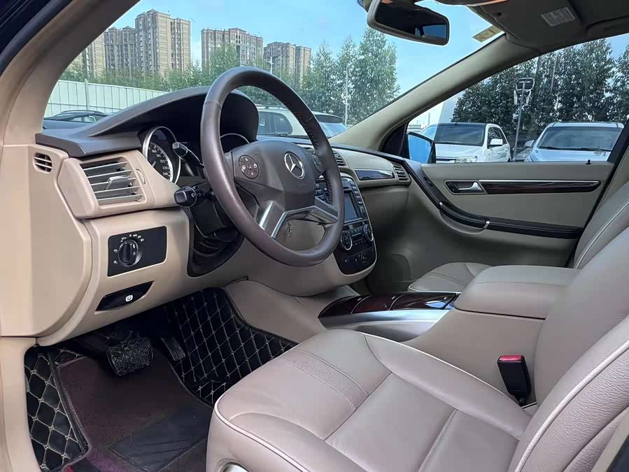 Mercedes-Benz R Class 2011 car image #10