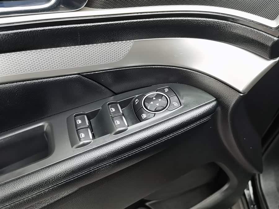 Ford Explorer (Imported) 2017 #10 Ford Explorer (Imported) 2017 car image #10