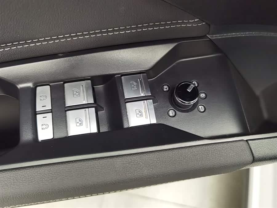 Audi Q4 e-tron 2023 صورة سيارة #10