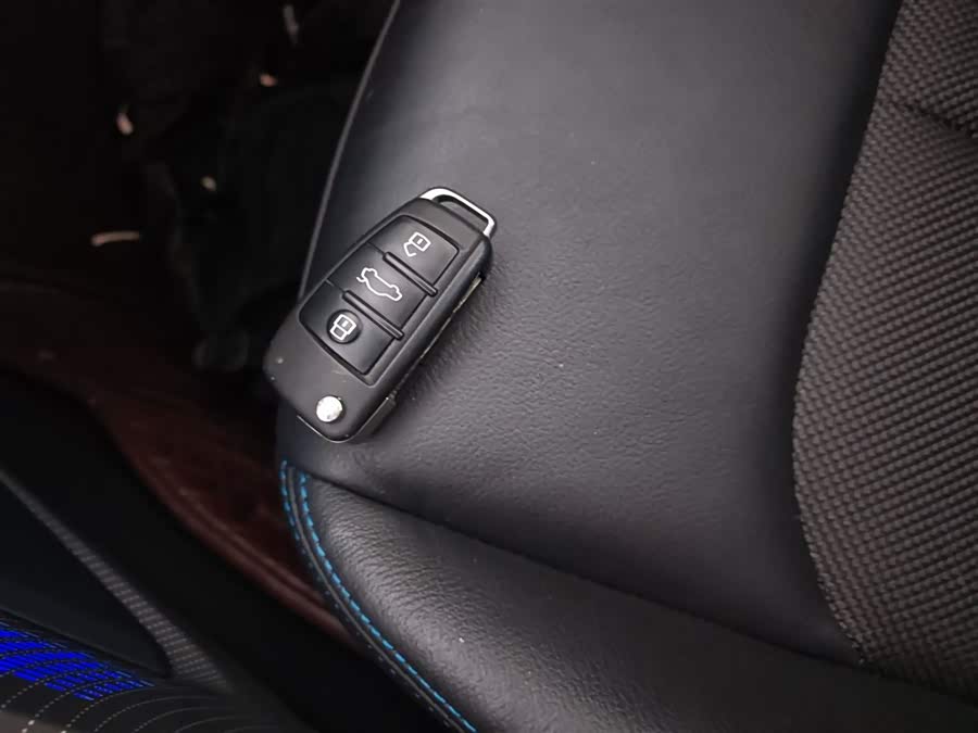 Audi Q2L e-tron 2021 #10 Audi Q2L e-tron 2021 صورة سيارة #10