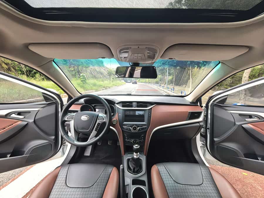 BYD G5 2015 immagine di auto #10