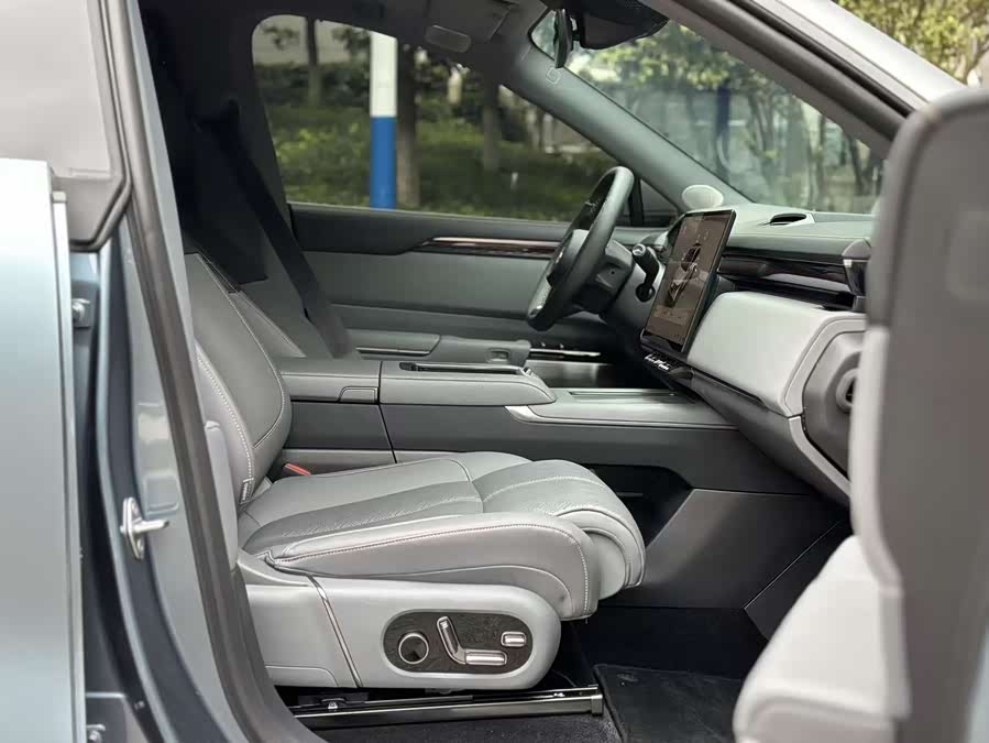 Zeekr 7X 2024 car image #10