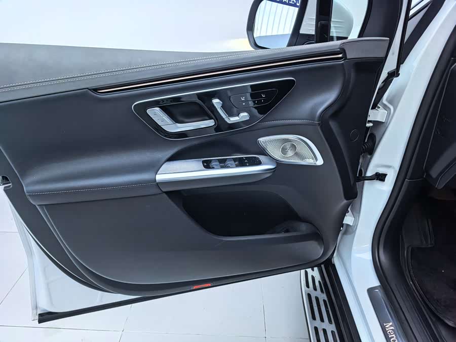 Mercedes-Benz EQE SUV 2023 car image #10