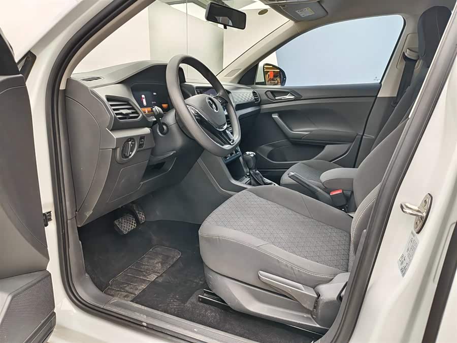 Volkswagen T-Cross 2022 car image #10