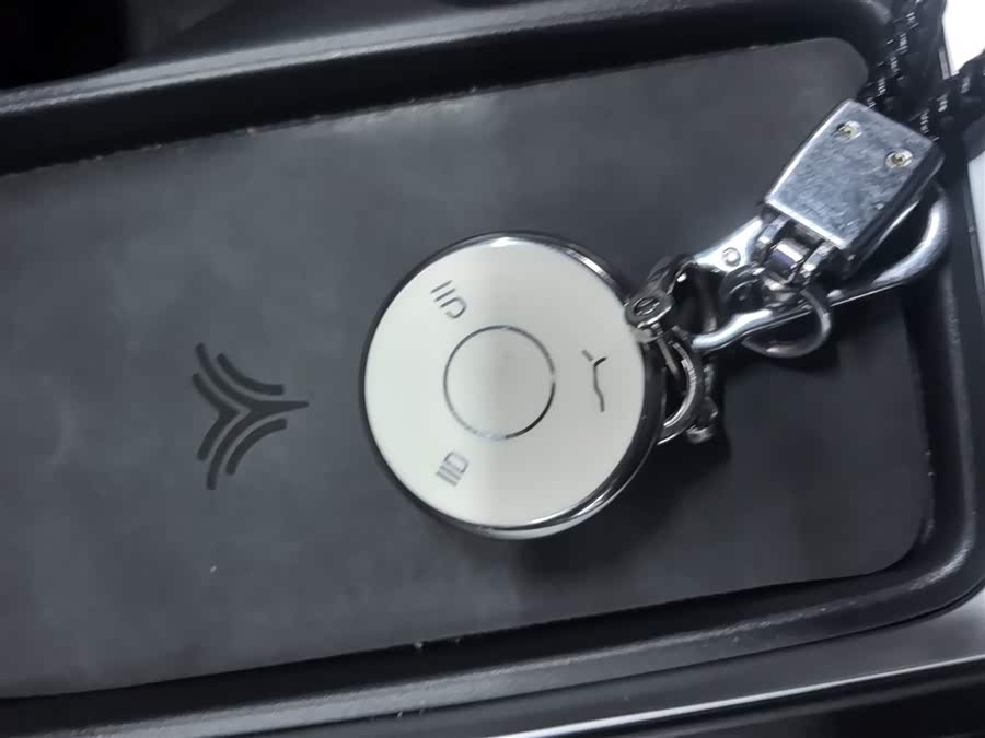 哪吒汽车 哪吒X 2023 汽车图片 #10