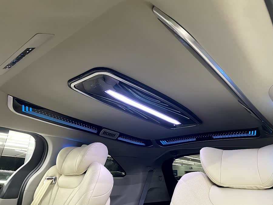 Toyota Granvia 2024 immagine di auto #10