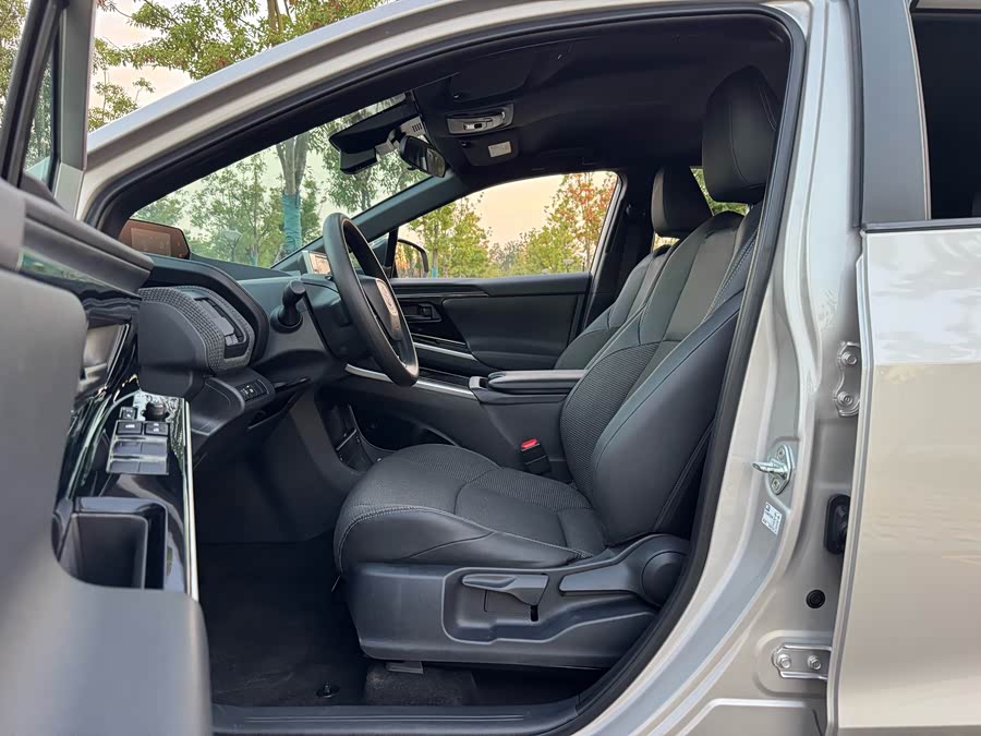 Toyota bZ4X 2022 immagine di auto #10