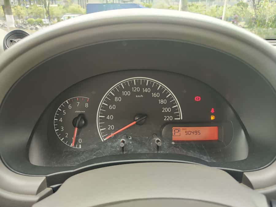 Nissan Sunny 2016 car image #10