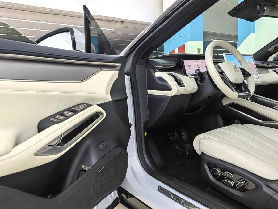 BYD SongL EV 2024 #10 BYD SongL EV 2024 car image #10