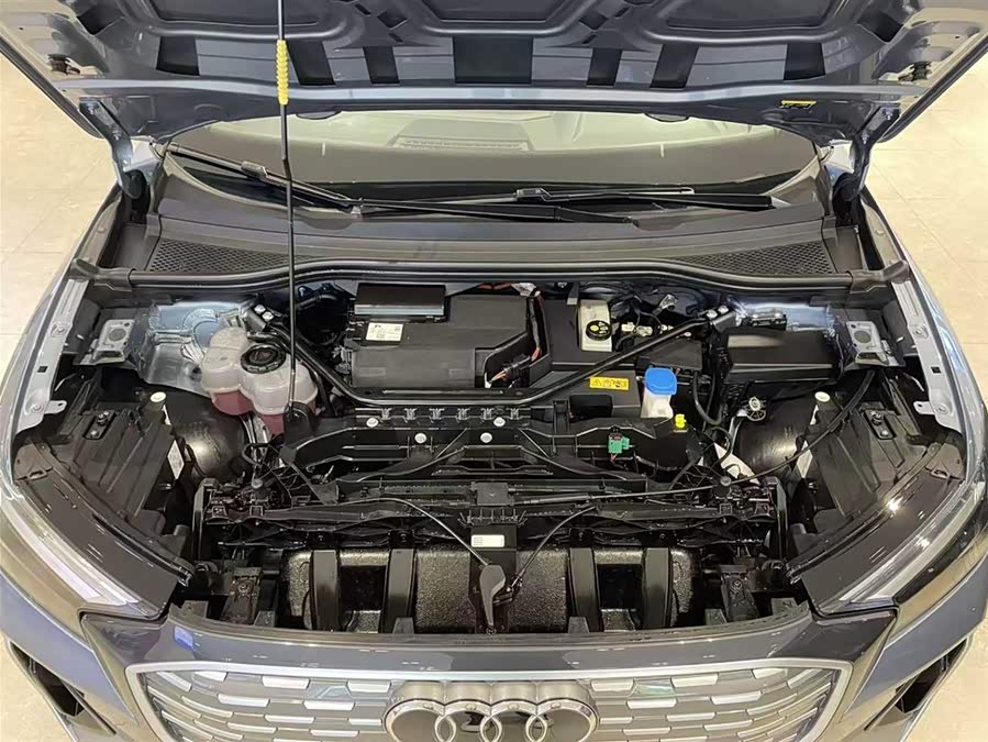 Audi Q4 e-tron 2023 immagine di auto #10