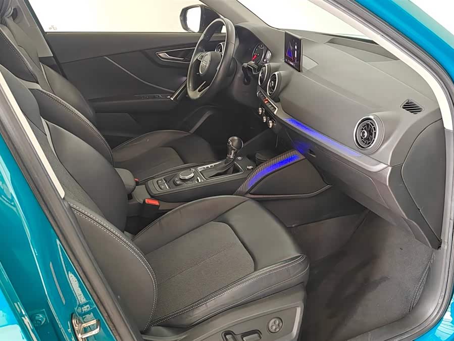 Audi Q2L 2021 car image #10