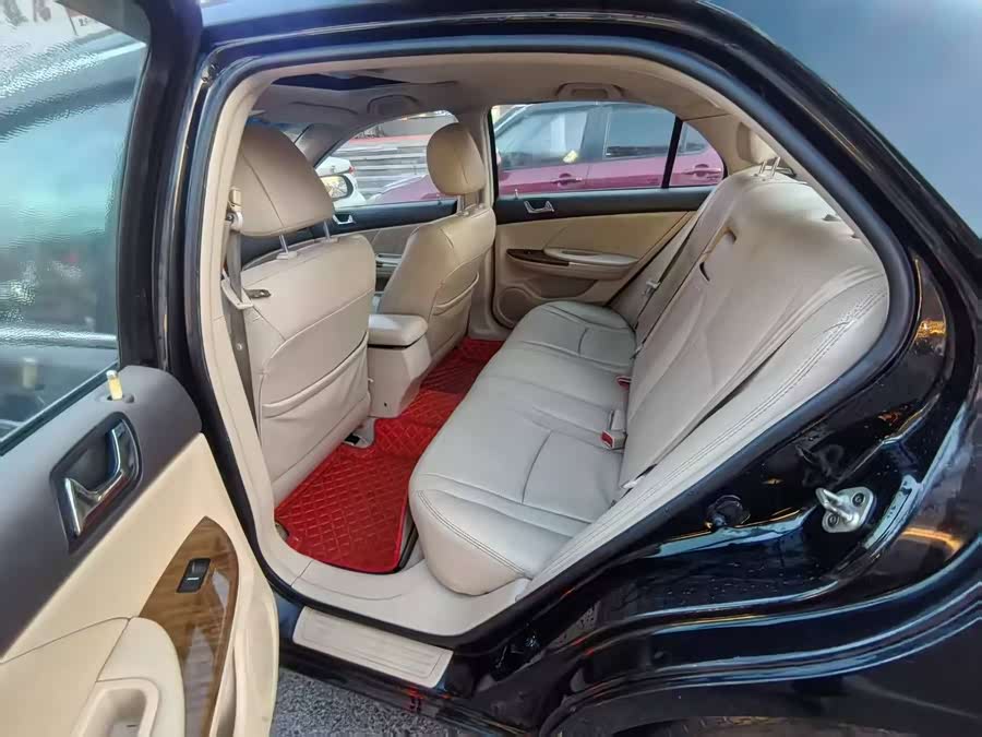 BYD G6 2011 car image #10