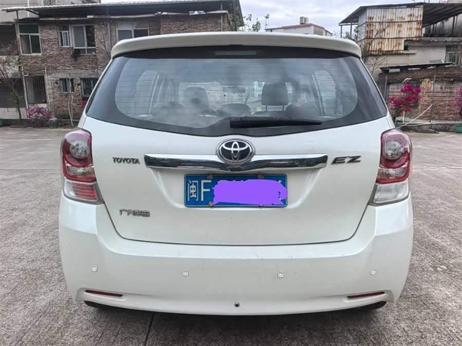 Toyota Reiz 2012 صورة سيارة #10