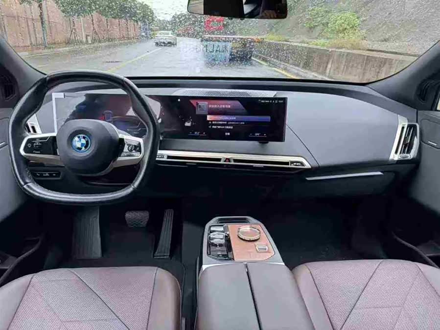 BMW iX 2023 car image #10