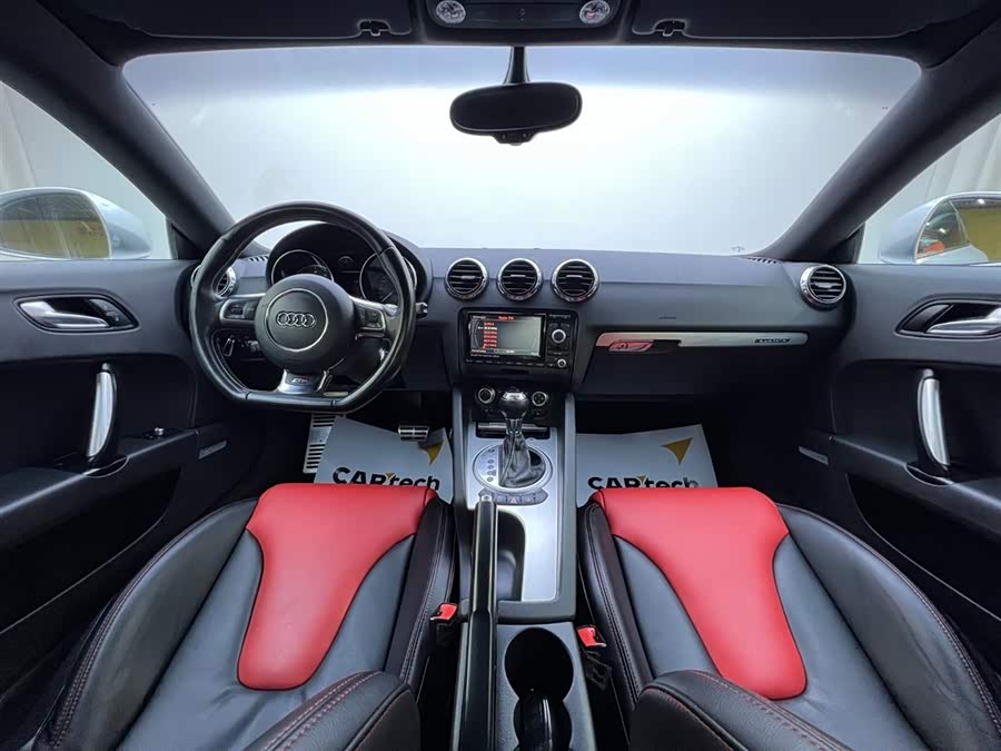 Audi TTS 2011 car image #10