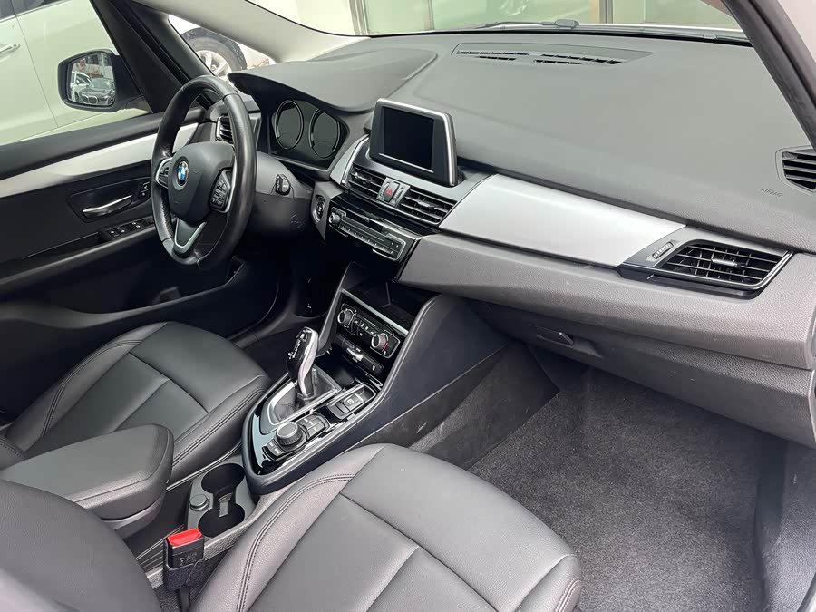 BMW 2 Series Gran Tourer 2019 immagine di auto #10