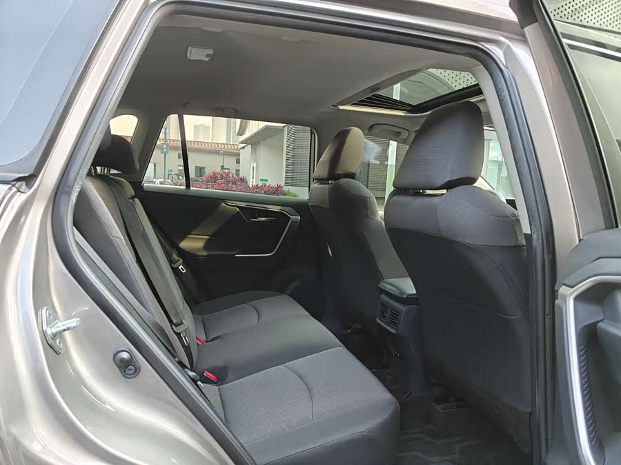Toyota RAV4 2019 #10 Toyota RAV4 2019 car image #10