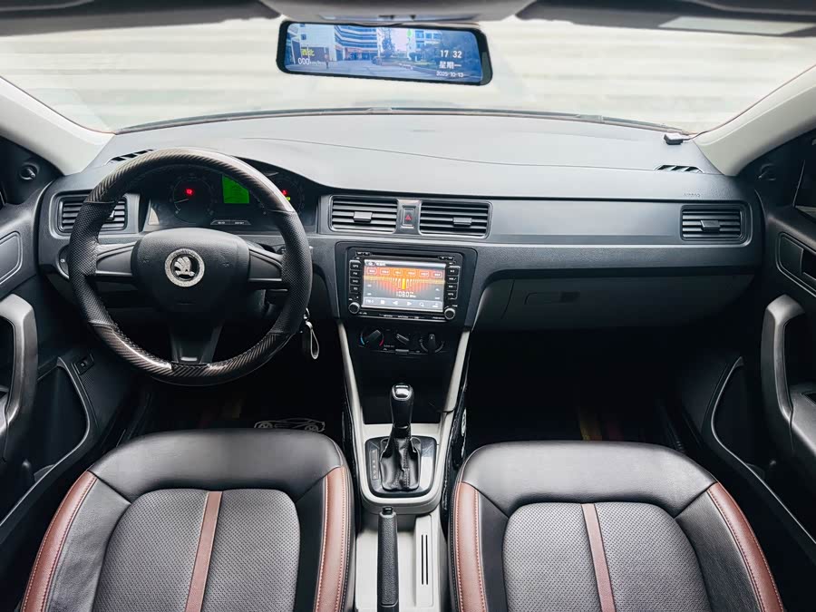 Skoda Rapid 2016 car image #10