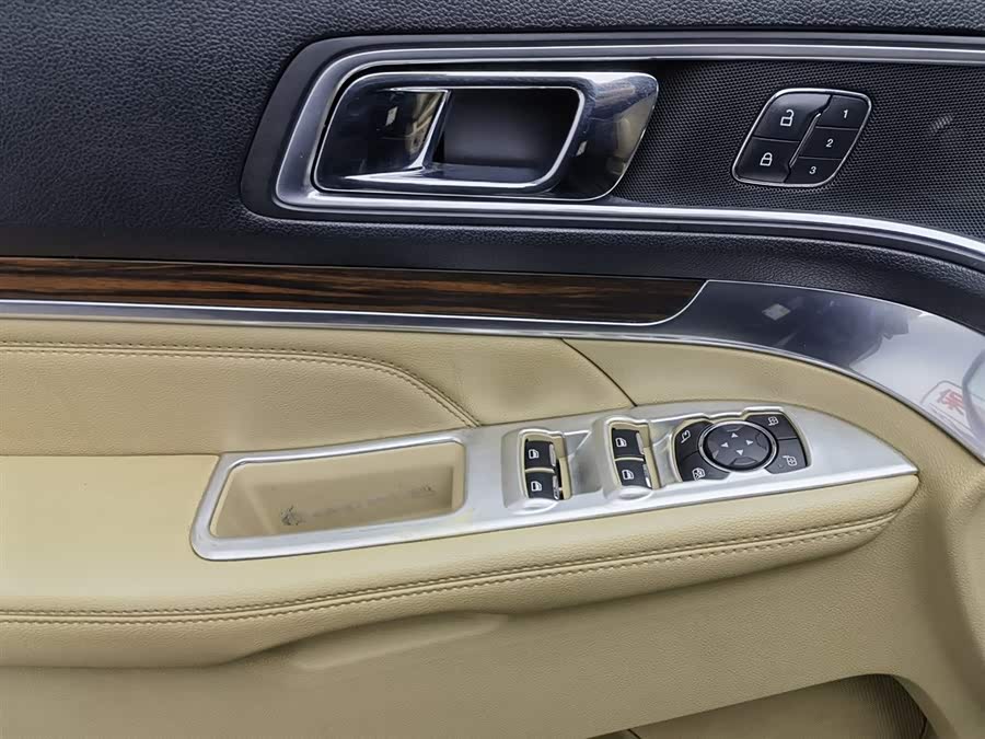 Ford Explorer (Imported) 2016 #10 Ford Explorer (Imported) 2016 صورة سيارة #10