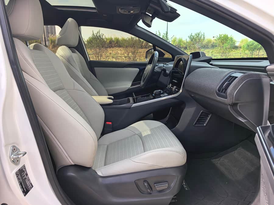 Toyota bZ4X 2022 immagine di auto #10