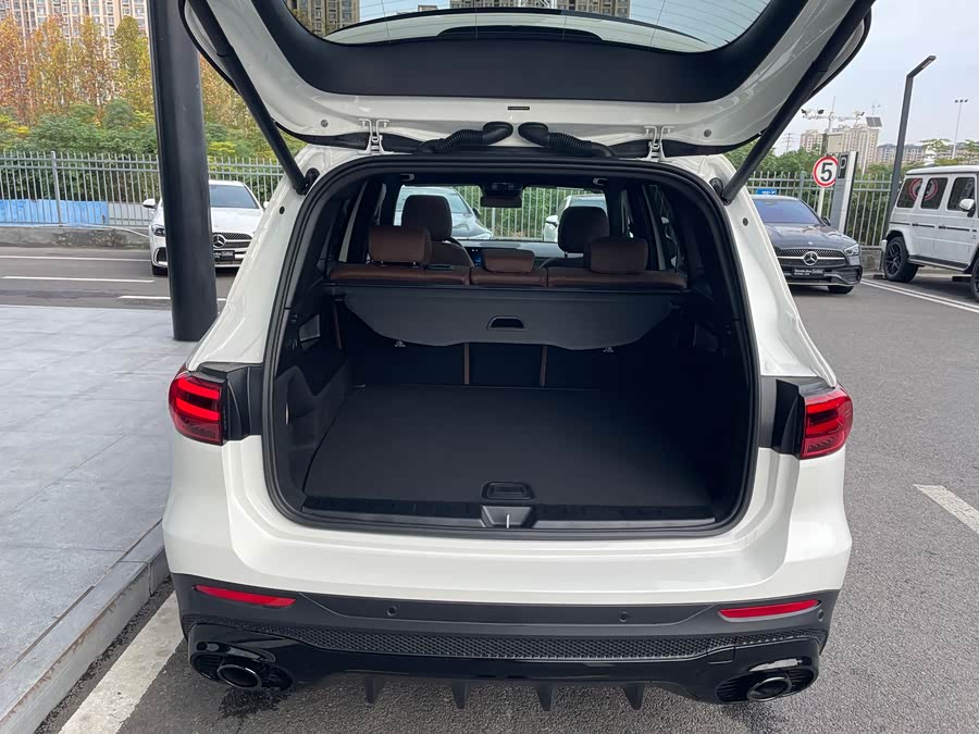 Mercedes-Benz GLB AMG 2025 imagen de coche #10