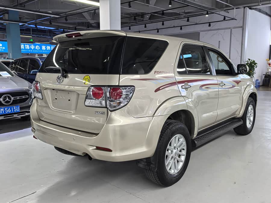 Toyota Fortuner 2015 immagine di auto #10