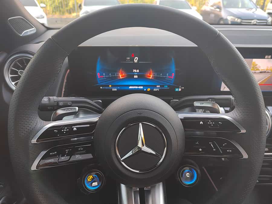 Mercedes-Benz GLB AMG 2025 imagen de coche #10