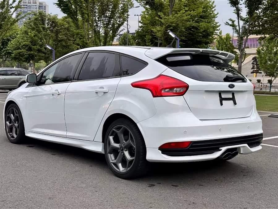 Ford Focus (Imported) 2017 صورة سيارة #10