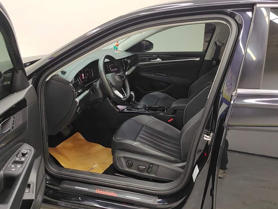 Volkswagen Passat 2023 car image #10