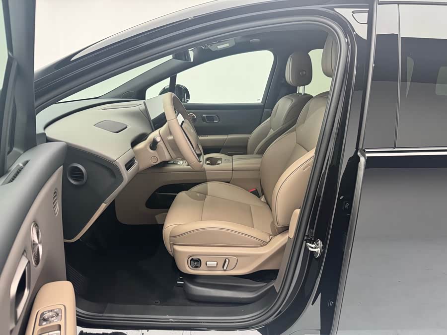 理想汽车 理想i6 2025 汽车图片 #10