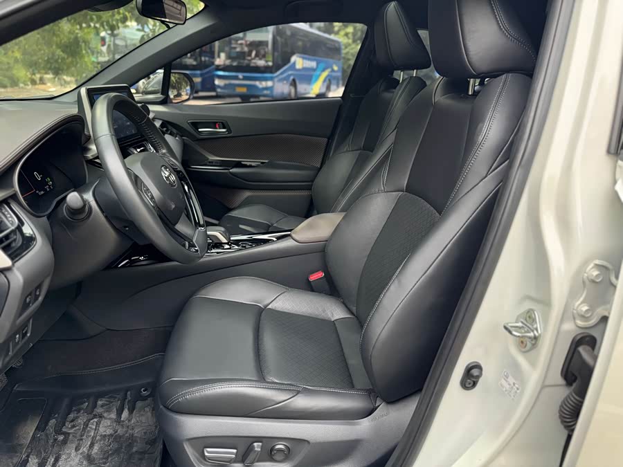 Toyota C-HR EV 2020 immagine di auto #10