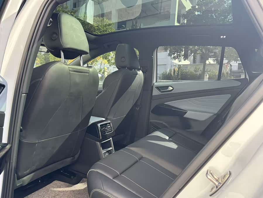 Volkswagen ID.4 X 2023 car image #10