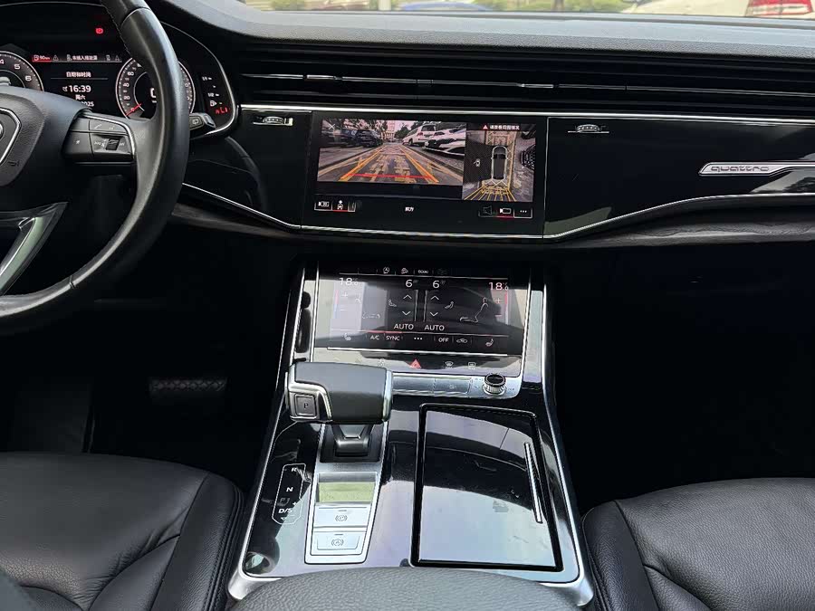 Audi Q8 2022 car image #10